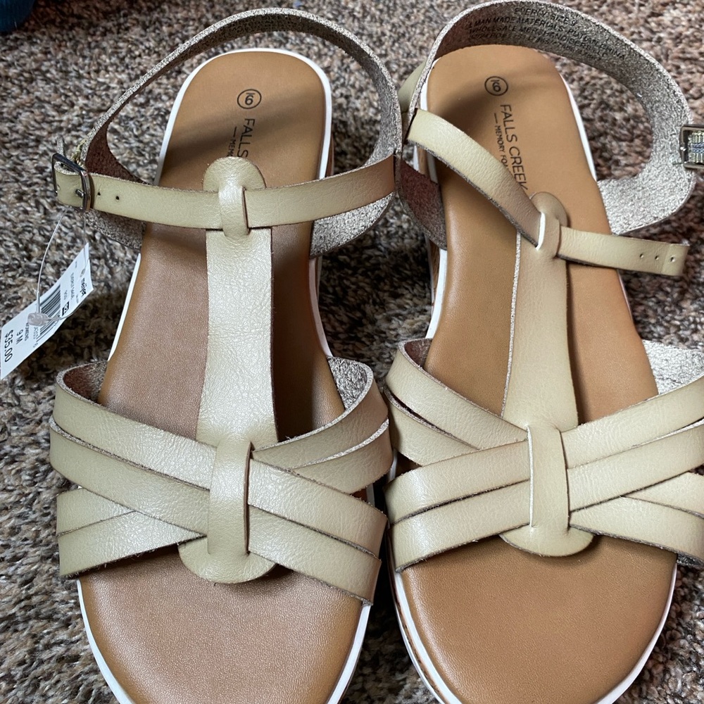 FALLS CREEK OLIVE SANDLE-SIZE 9 New with tag!!